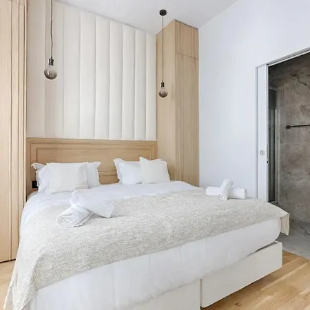 Montparnasse - Modern & Renovated 3bd For 8 Guests Apartment *